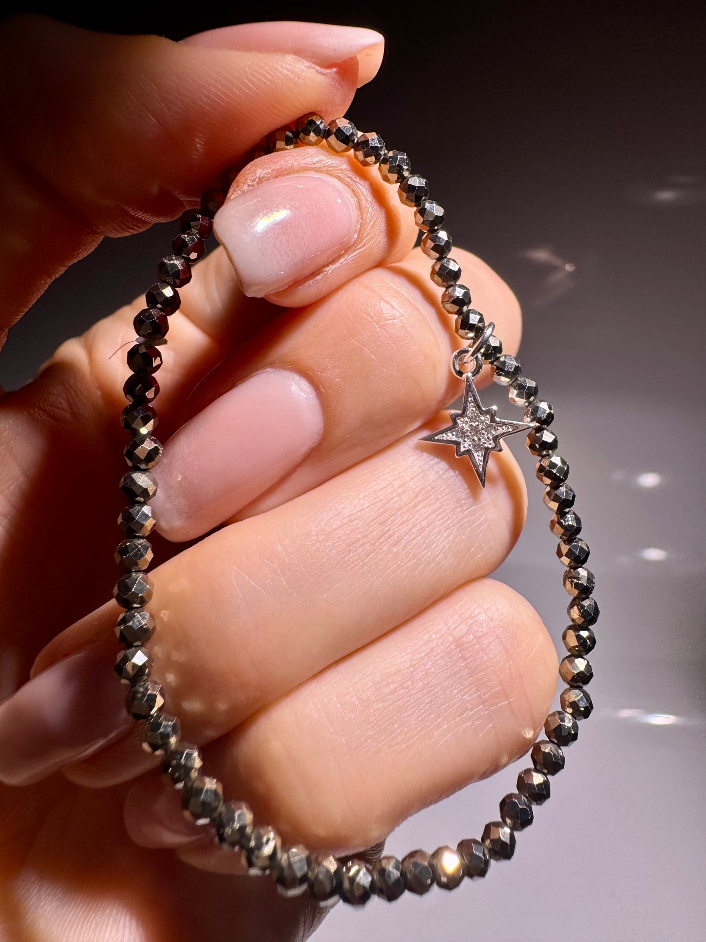 Facettiertes Pyrit-Armband – Goldglänzende Eleganz mit 925 Silberstern
