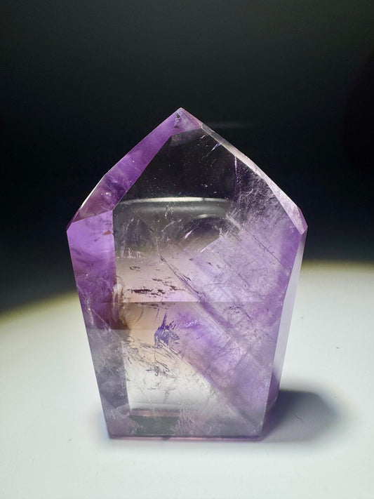 Phantom Amethyst Spitze mit Ametrin – Seltene Naturkombination aus Brasilien · 4.2 cm