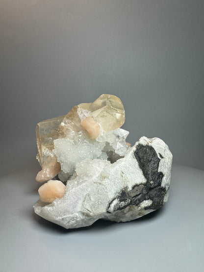 Atemberaubender Chalcedon mit Stilbit und riesigem klaren Kalzit - 16cm, 1.54kg