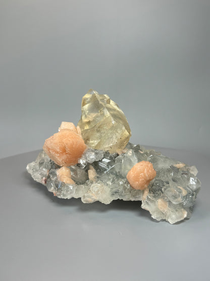 Exklusiver Diamond Apophyllite mit Stilbite und riesigem klaren Kalzit aus Indien – 18 cm, 878g