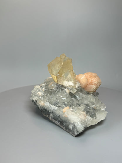Exklusiver Diamond Apophyllite mit Stilbite und riesigem klaren Kalzit aus Indien – 18 cm, 878g