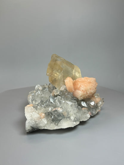 Exklusiver Diamond Apophyllite mit Stilbite und riesigem klaren Kalzit aus Indien – 18 cm, 878g