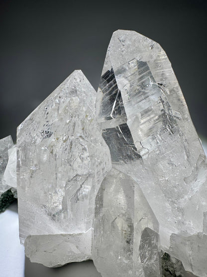 Himalaya Quarz 💎 Kristall mit Chlorit Einschlüssen aus Nepal – 1,43 kg – 18 x 13 x 11,5 cm