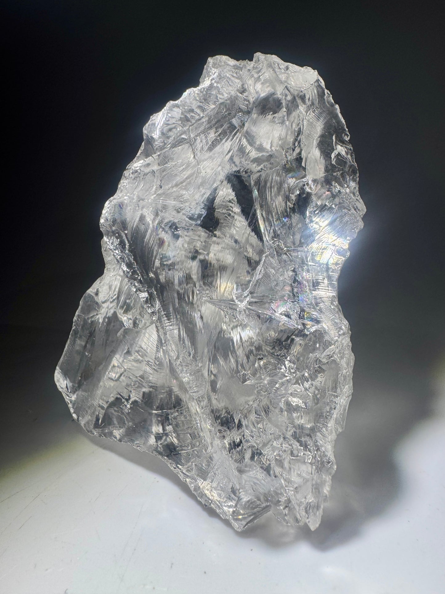 Azeztulite Kristall mit Regenbogen - 9 cm 239 g, ultraklar hochwertiger Lichtkristall