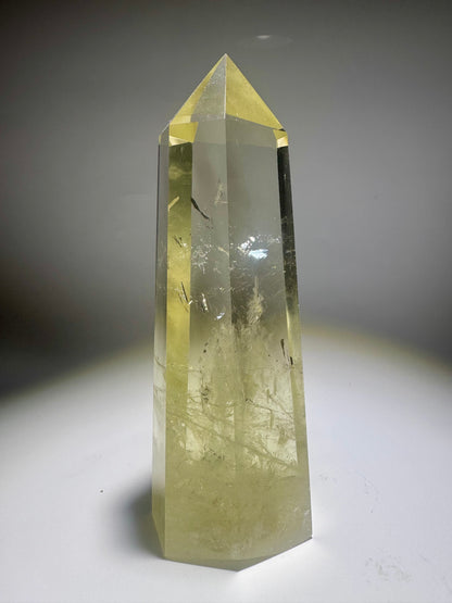Citrinspitze 16 cm – Klarer Heilstein aus Brasilien · 556 g · Edelstein kaufen