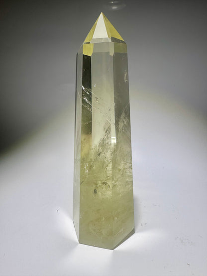 Citrinspitze 16 cm – Klarer Heilstein aus Brasilien · 556 g · Edelstein kaufen