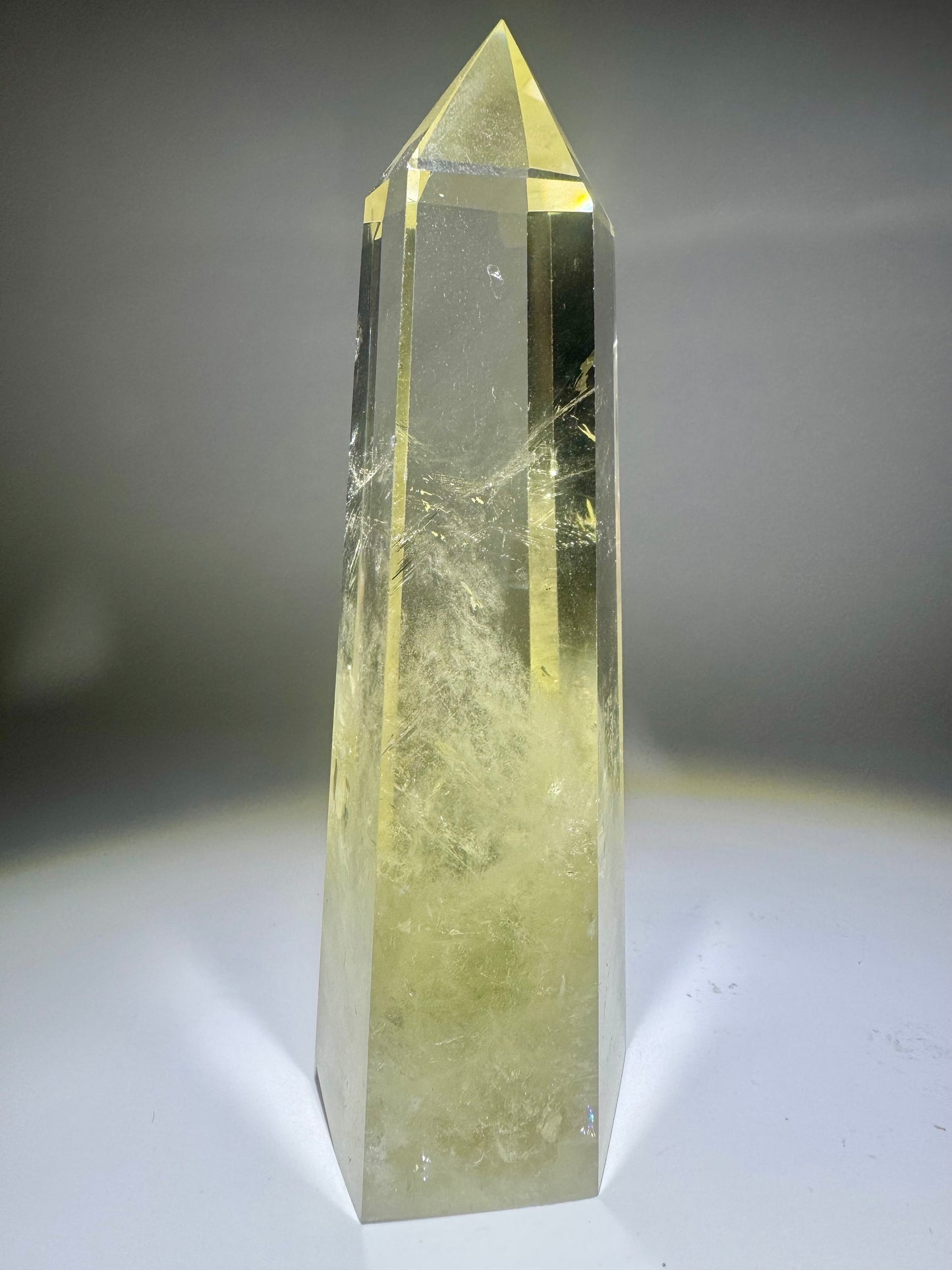 Citrinspitze 16 cm – Klarer Heilstein aus Brasilien · 556 g · Edelstein kaufen