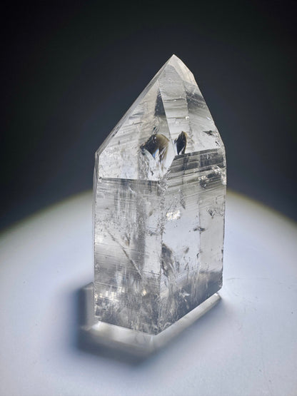 Lemurian Kristallspitze mit Regenbogen 💎 klar & naturbelassen aus Brasilien – 7,5 cm / 186 g