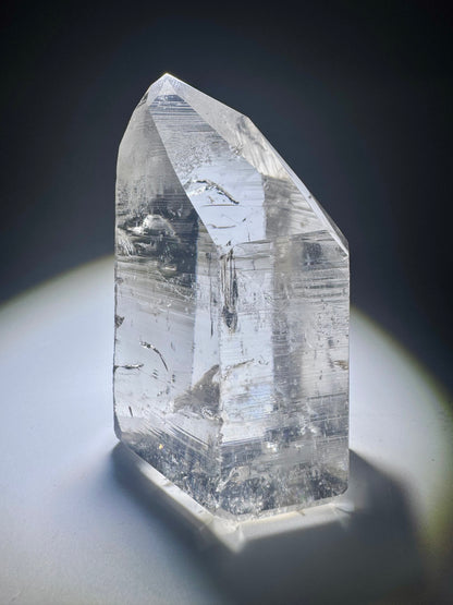Lemurian Kristallspitze mit Regenbogen 💎 klar & naturbelassen aus Brasilien – 7,5 cm / 186 g