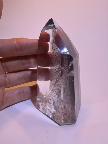 Schwarzer Phantom Bergkristall / Lemurian (sehr klar) 🖤 - 8.6cm, 225g