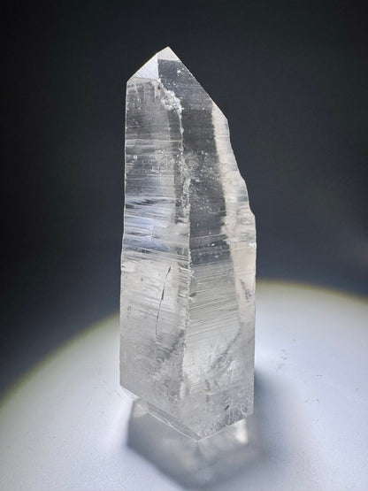 Lemurian Kristallspitze 💎 klar & naturbelassen aus Brasilien – 8.1 cm / 127g