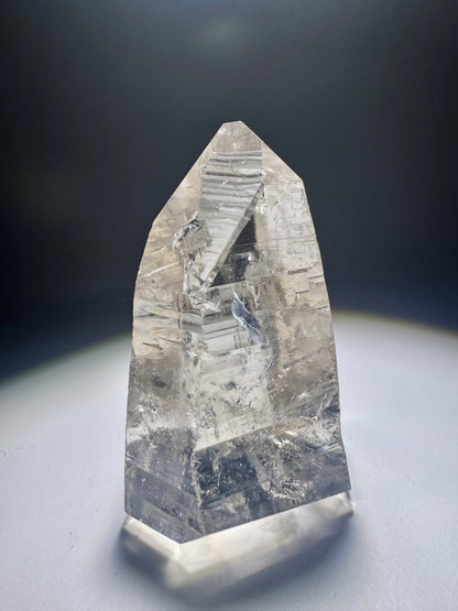 Lemurianer Heilstein mit faszinierender Tiefenstruktur – 6.4 cm / 129g