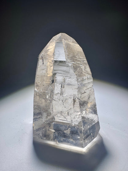 Lemurianer Heilstein mit faszinierender Tiefenstruktur – 6.4 cm / 129g