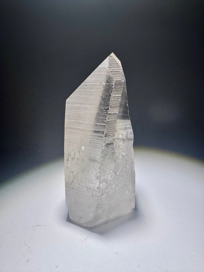 Energiegeladener Lemurian Kristall 💎 6.7 cm – 77g – Transparent & kraftvoll