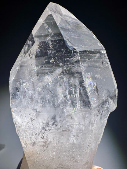 Lemurian Quarz Spitze Kristall mit Regenbogen 💎 11.3 cm/ 324 g – Naturbelassen & kraftvoll