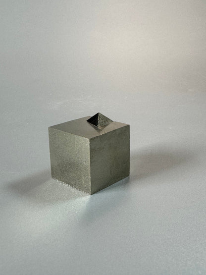 Perfekter Pyrit Kubus (Museumsqualität) - 2cm, 33g