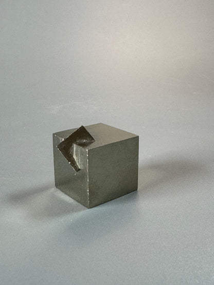 Perfekter Pyrit Kubus (Museumsqualität) - 2cm, 33g