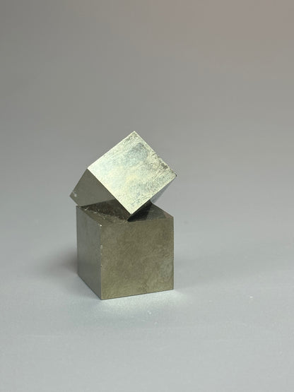 Perfekter Pyrit Kubus (Museumsqualität) - 3cm, 24