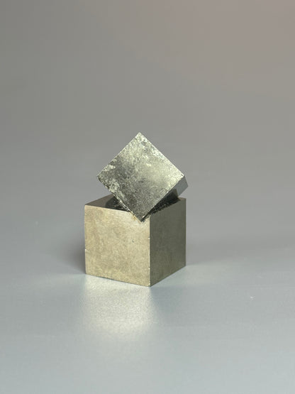 Perfekter Pyrit Kubus (Museumsqualität) - 3cm, 24
