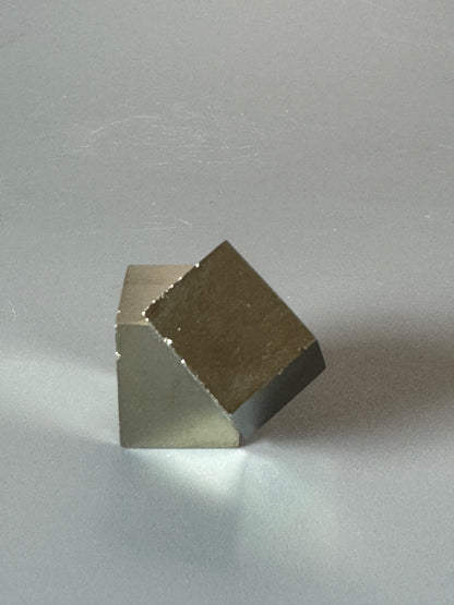 Perfekter Pyrit Kubus (Museumsqualität) - 2.5 cm, 26g