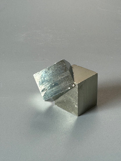 Perfekter Pyrit Kubus (Museumsqualität) - 2.5 cm, 26g