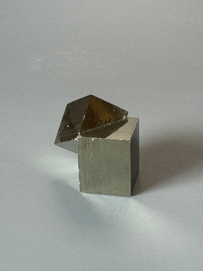Perfekter Pyrit Kubus (Museumsqualität) - 2.5 cm, 26g