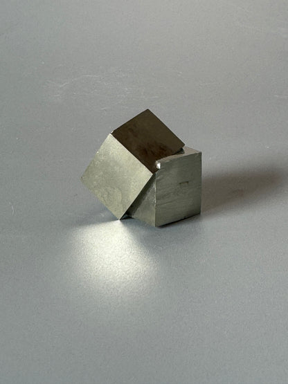 Perfekter Pyrit Kubus (Museumsqualität) - 2 cm, 26g