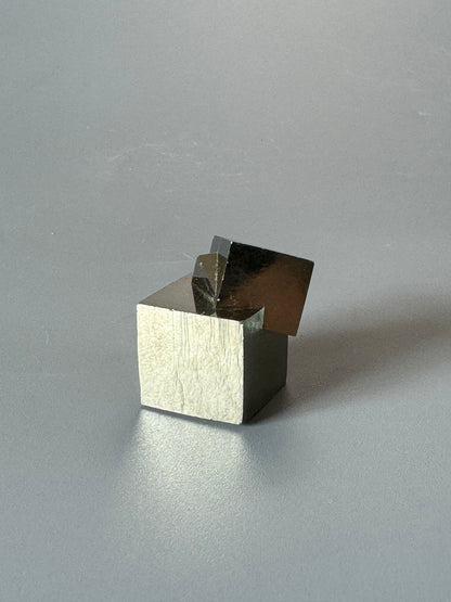 Perfekter Pyrit Kristall Kubus (Museumsqualität) - 2 cm, 30g