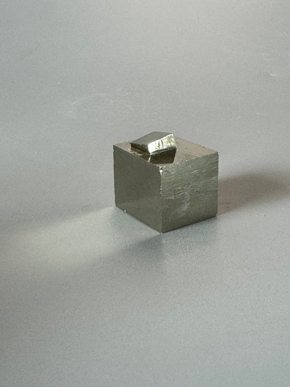 Perfekter Pyrit Kubus (Museumsqualität) - 2.3 cm, 41g
