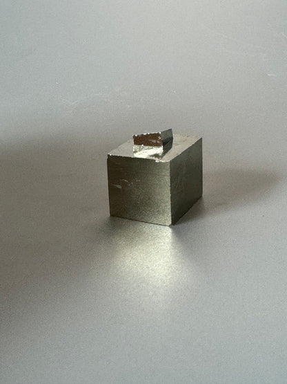 Perfekter Pyrit Kubus (Museumsqualität) - 2.3 cm, 41g