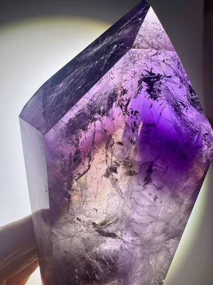 Riesige perfekte Amethrin-Spitze mit Phantomen – 13,5 cm, 464 g – Rarität aus Brasilien