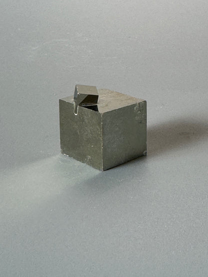 Perfekter Pyrit Kubus (Museumsqualität) - 1.7 cm, 21g