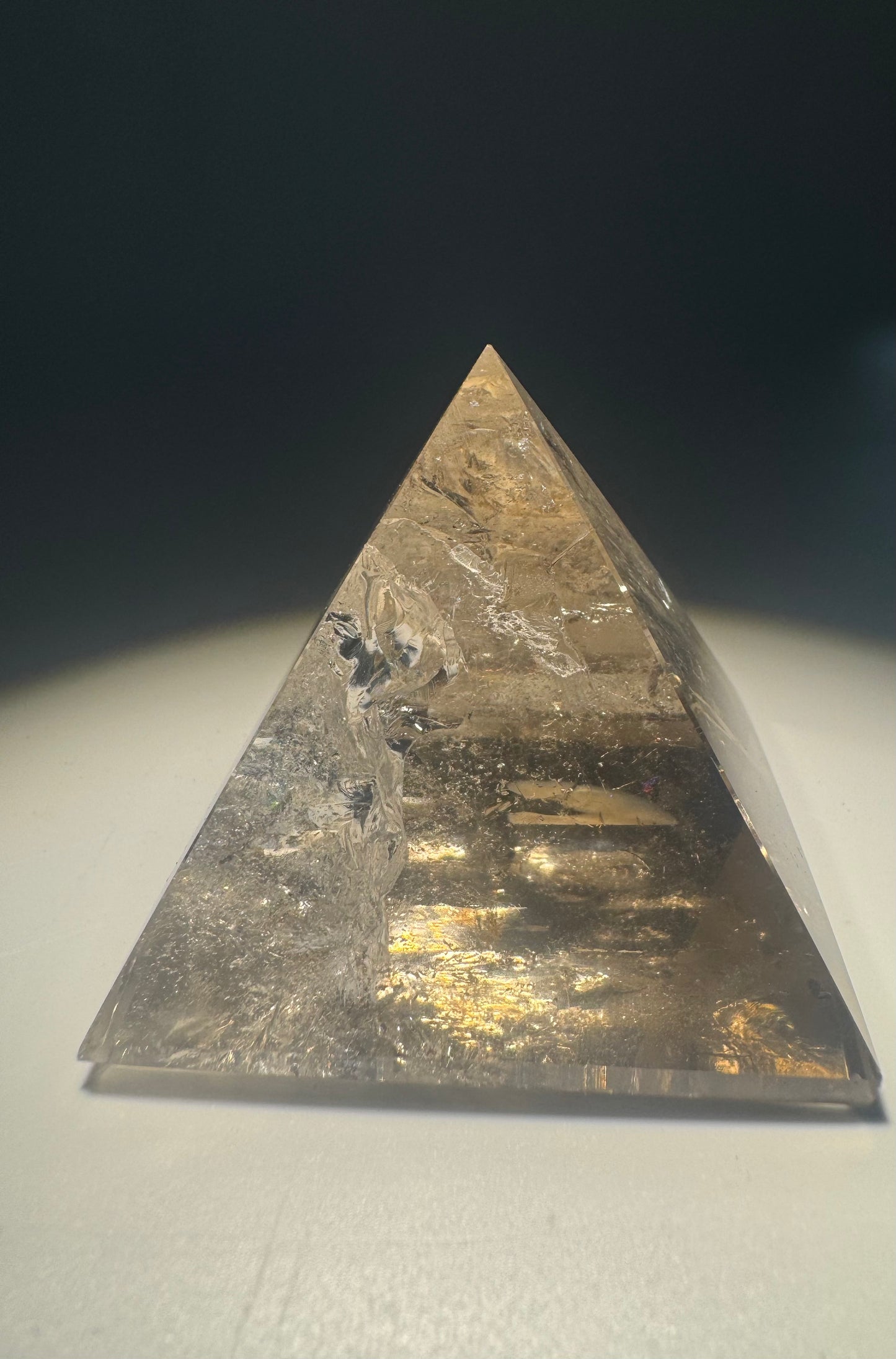 Rauchquarzpyramide extra klar mit Regenbogen aus Brasilien – 4,8 cm