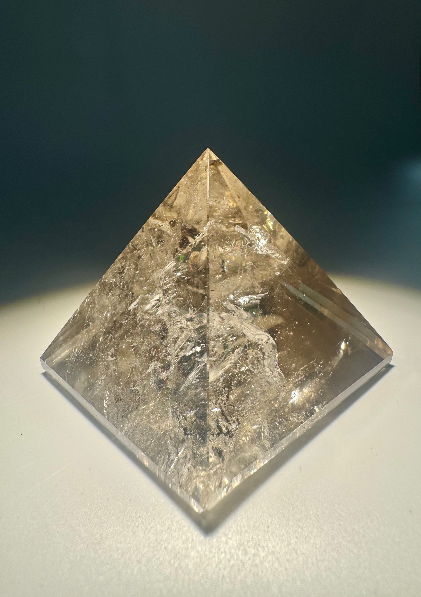 Rauchquarzpyramide extra klar mit Regenbogen aus Brasilien – 4,8 cm