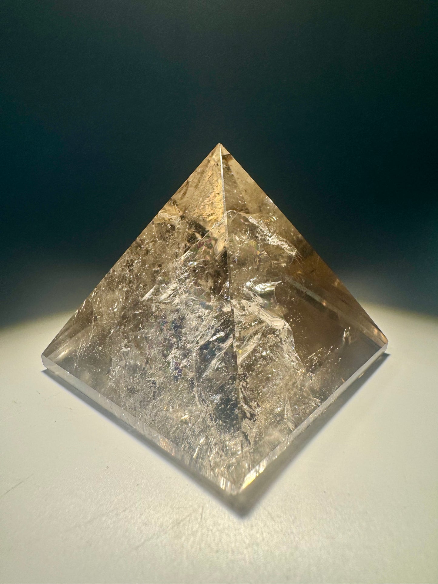 Rauchquarzpyramide extra klar mit Regenbogen aus Brasilien – 4,8 cm