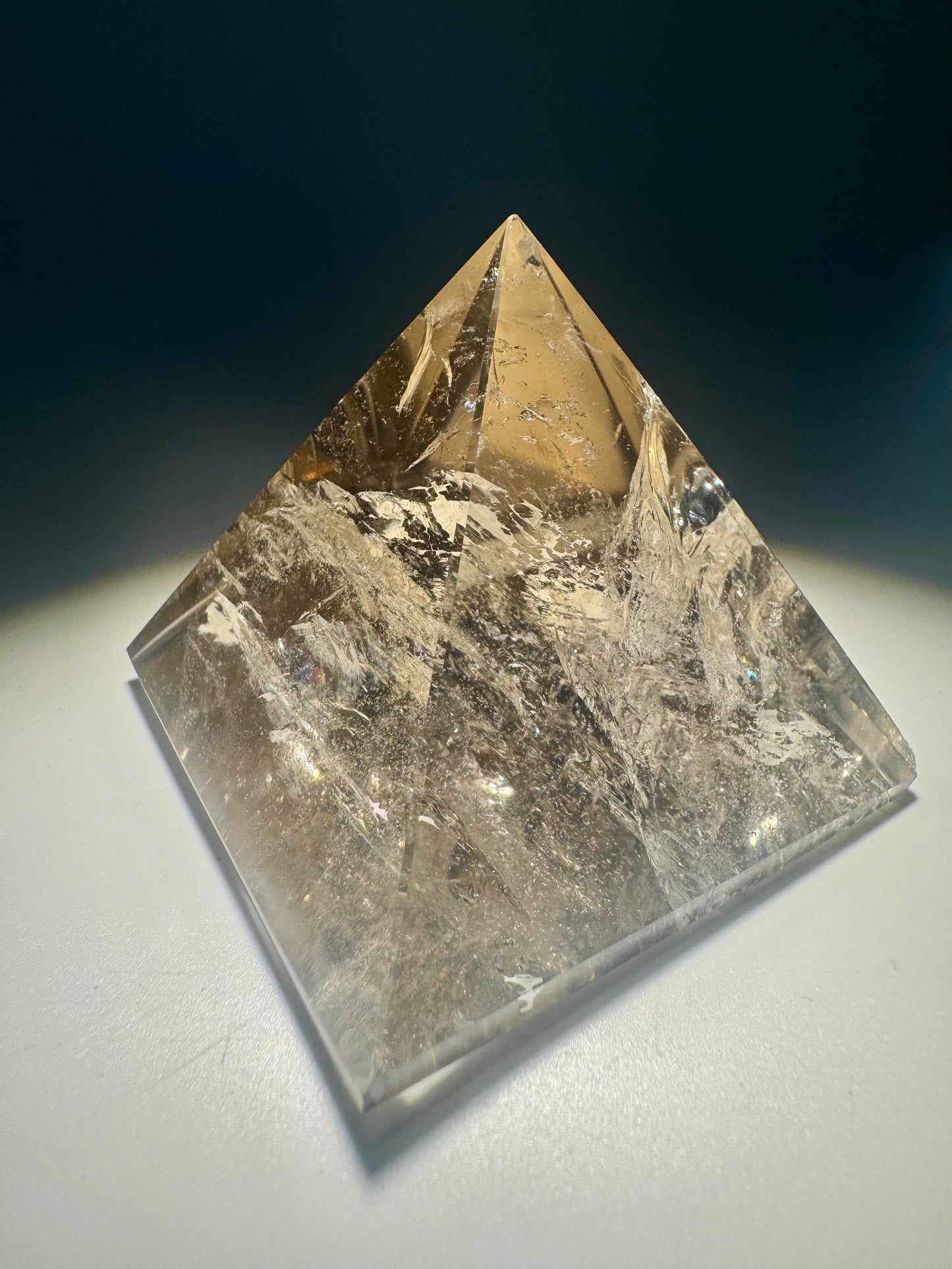 Rauchquarzpyramide extra klar mit Regenbogen aus Brasilien – 4,8 cm