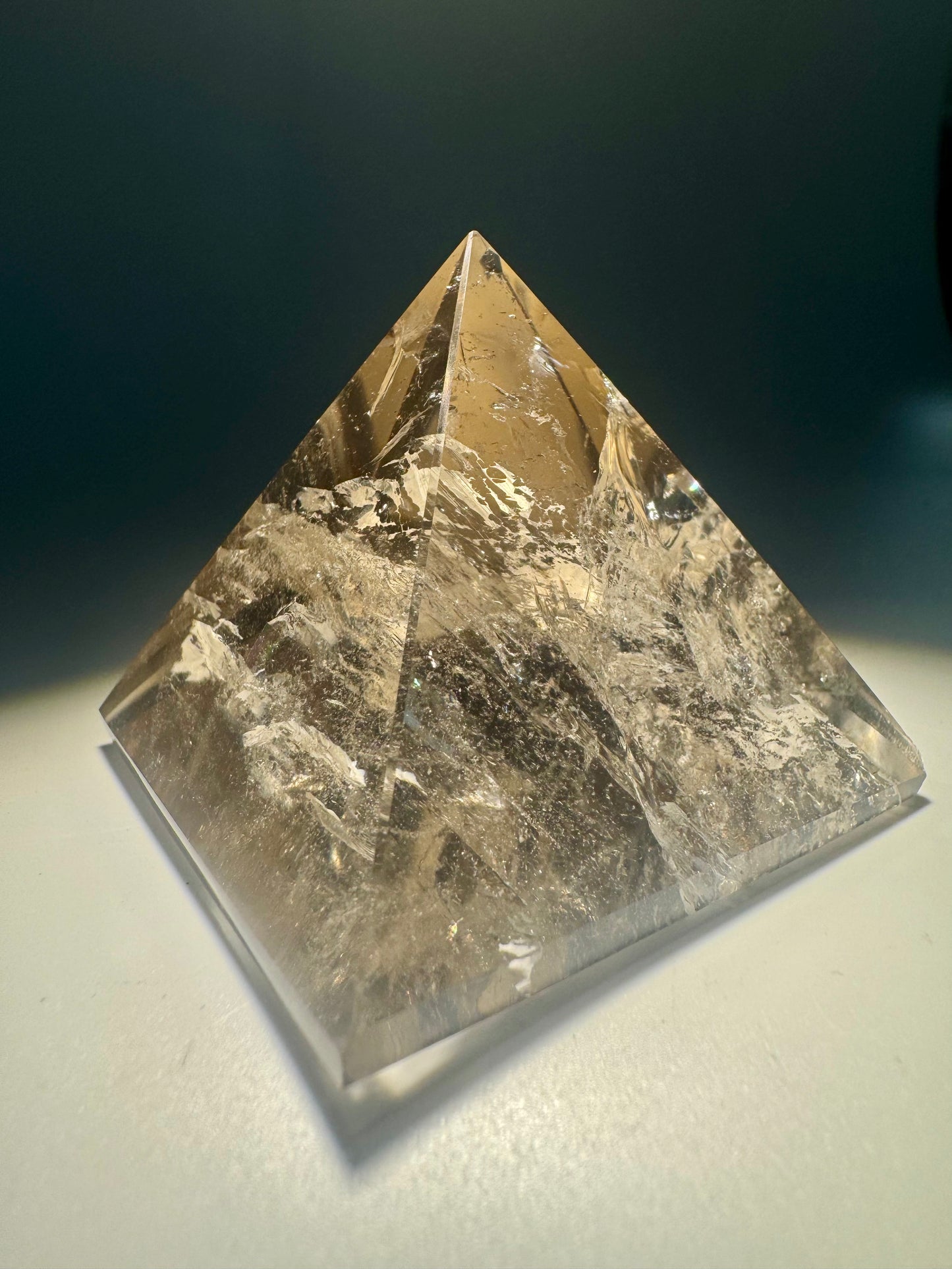 Rauchquarzpyramide extra klar mit Regenbogen aus Brasilien – 4,8 cm