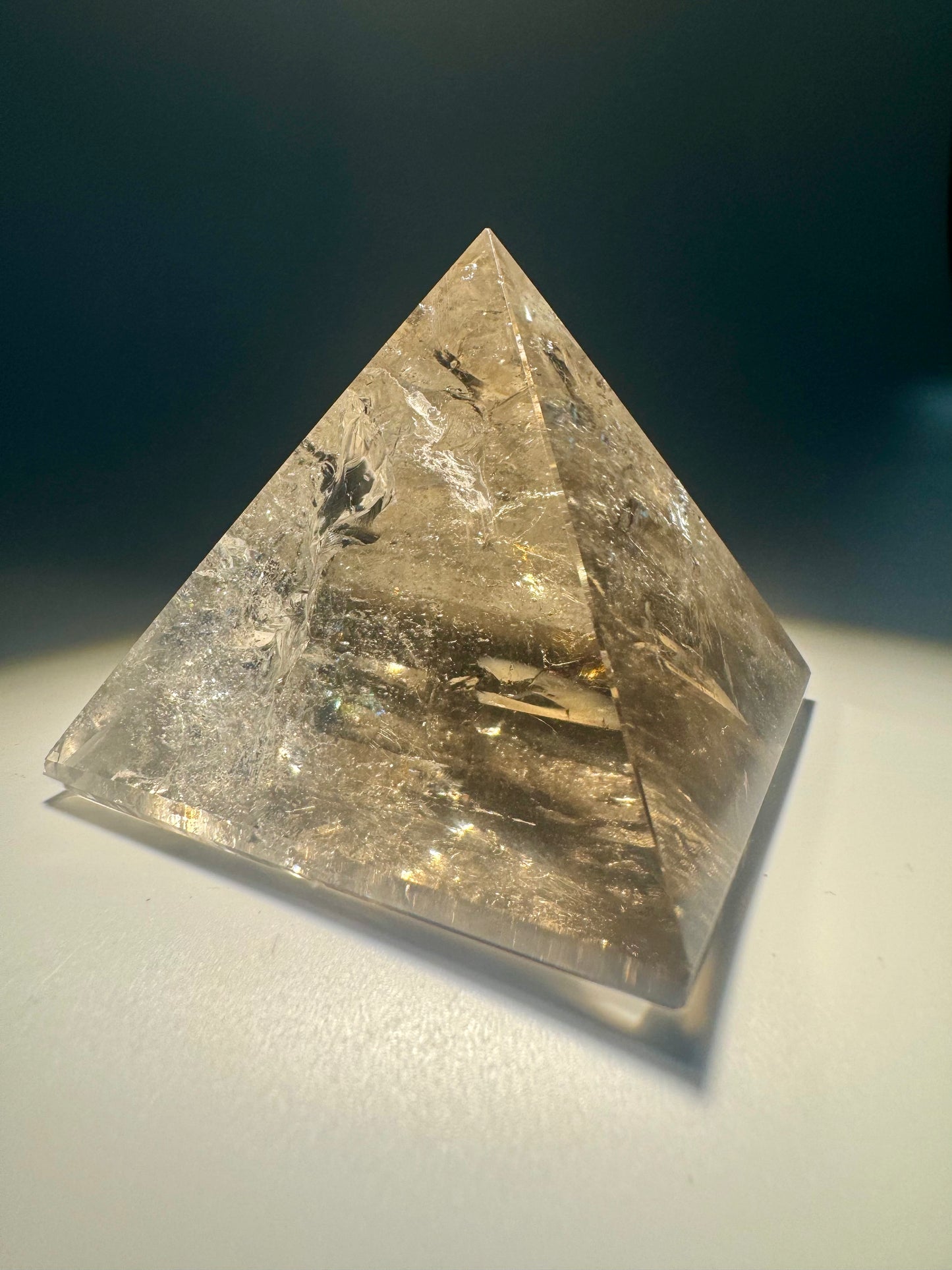 Rauchquarzpyramide extra klar mit Regenbogen aus Brasilien – 4,8 cm