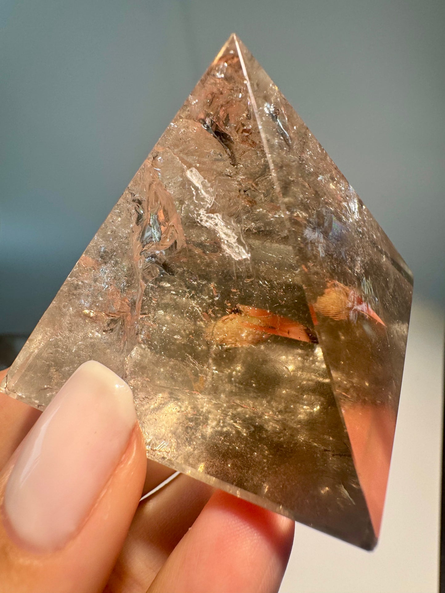 Rauchquarzpyramide extra klar mit Regenbogen aus Brasilien – 4,8 cm