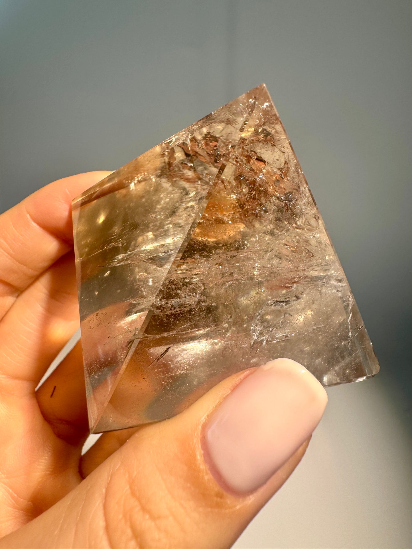 Rauchquarzpyramide extra klar mit Regenbogen aus Brasilien – 4,8 cm