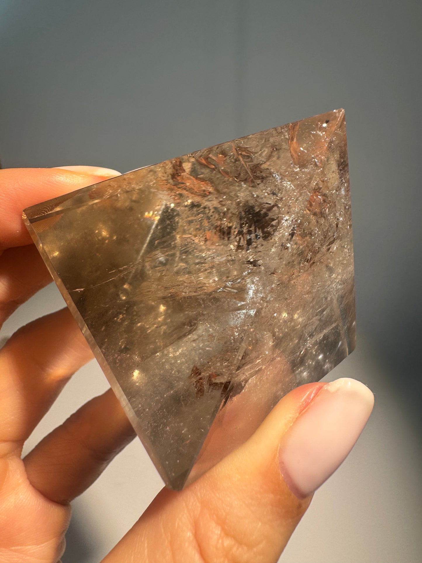 Rauchquarzpyramide extra klar mit Regenbogen aus Brasilien – 4,8 cm