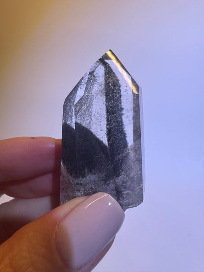 Schwarzer Phantom Bergkristall/Lemurian (ultra klar) 🖤 - 4.7cm