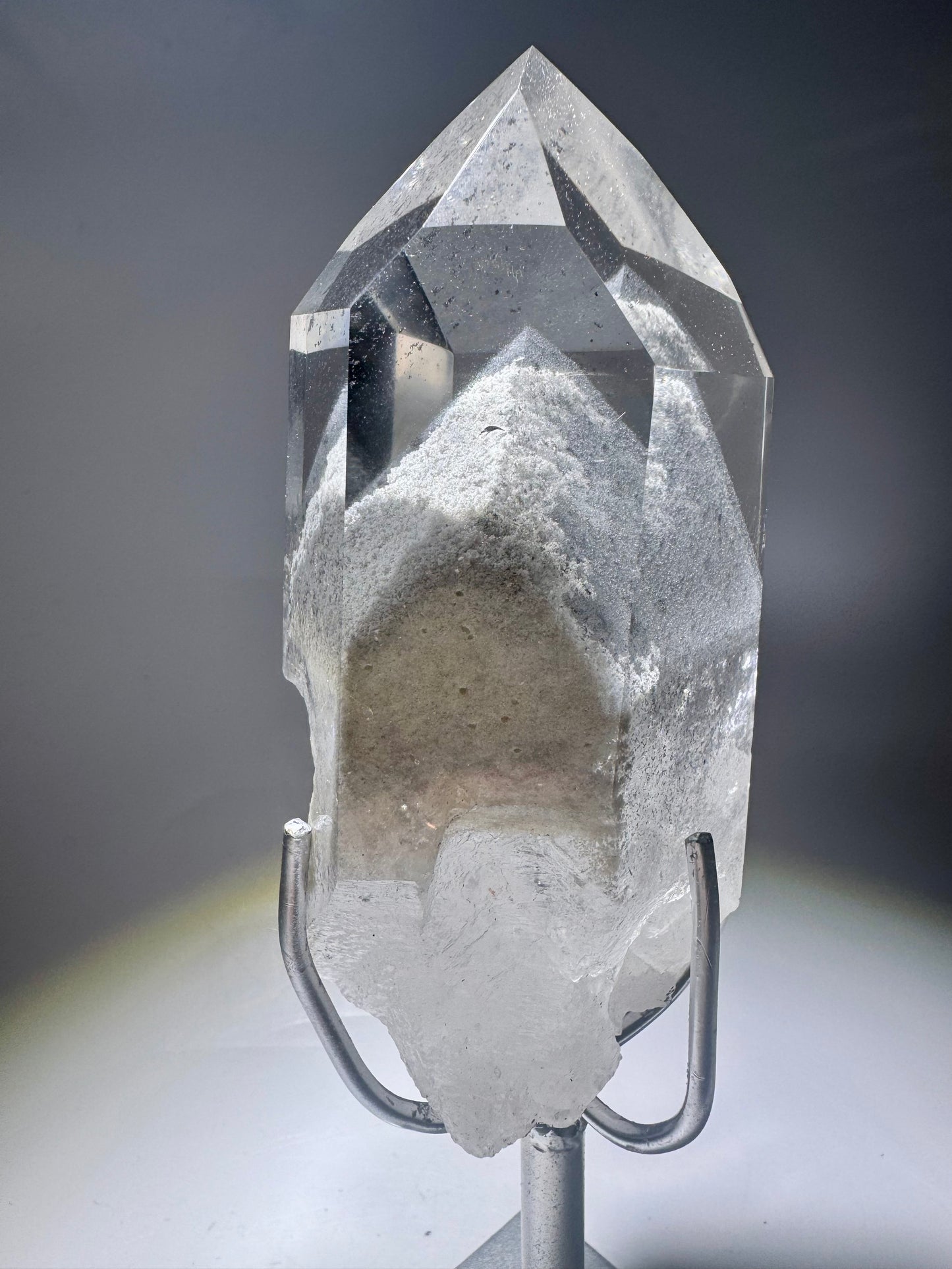 Black Phantom Lemurian Bergkristall 18 cm – Museumsqualität