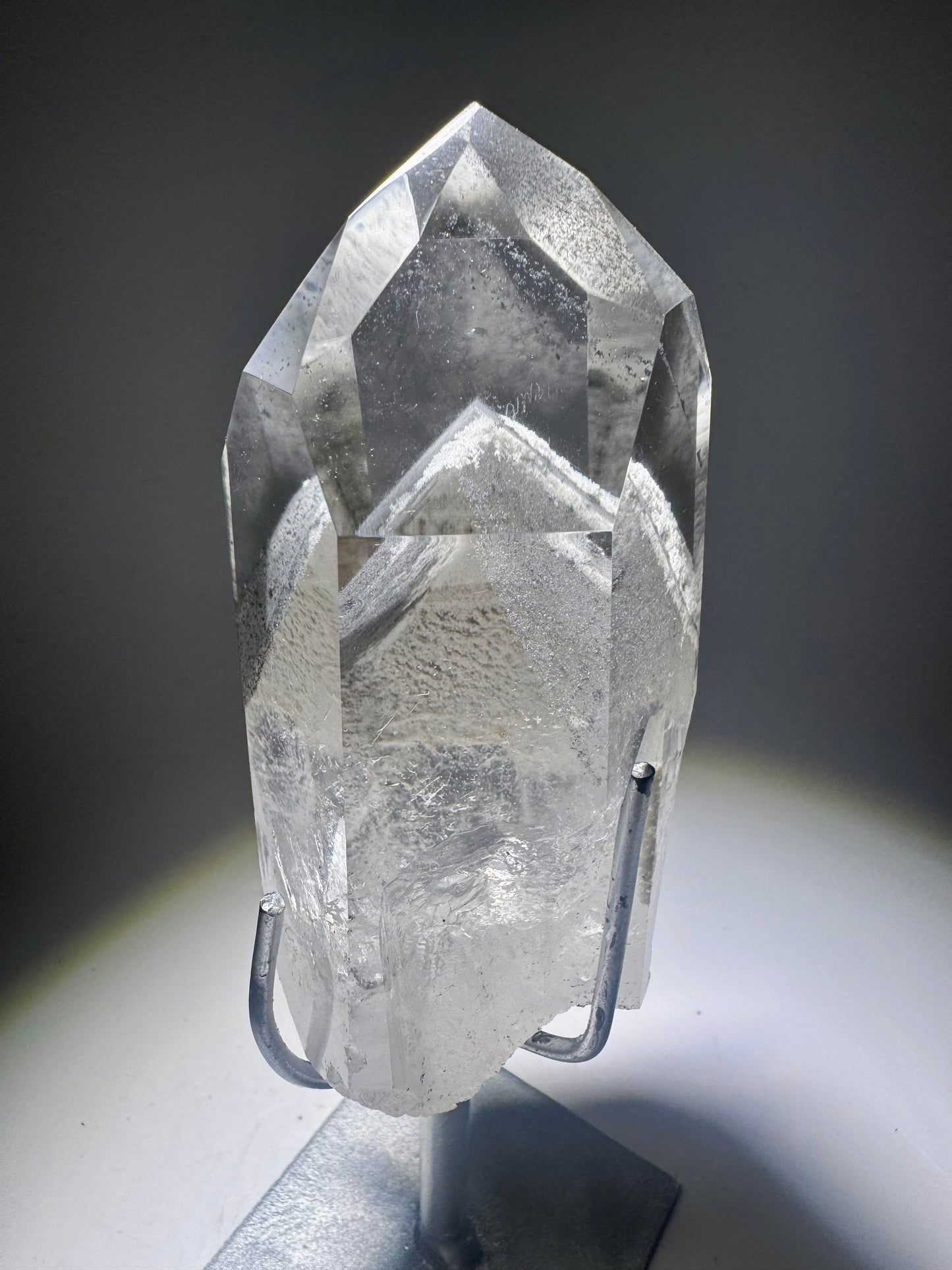 Black Phantom Lemurian Bergkristall 18 cm – Museumsqualität