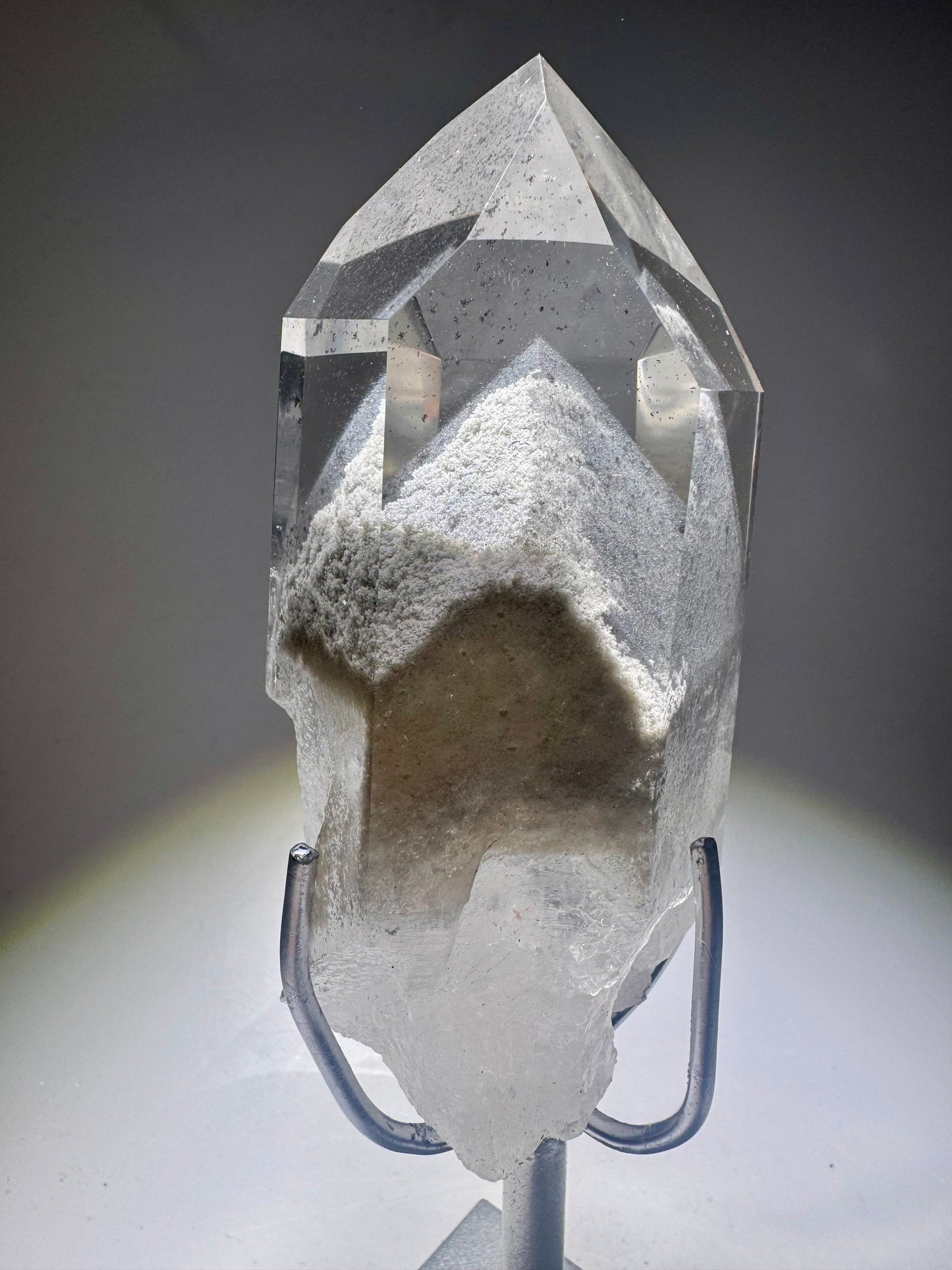 Black Phantom Lemurian Bergkristall 18 cm – Museumsqualität