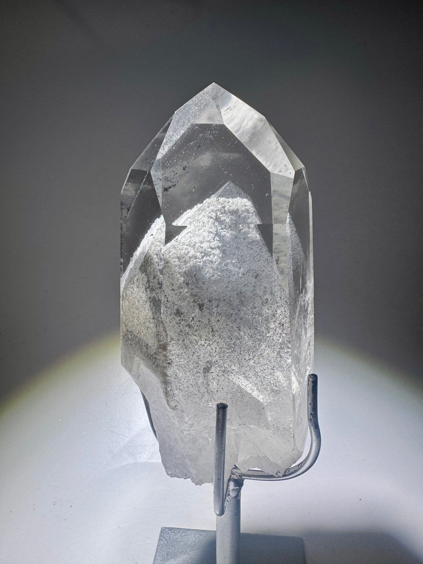 Black Phantom Lemurian Bergkristall 18 cm – Museumsqualität