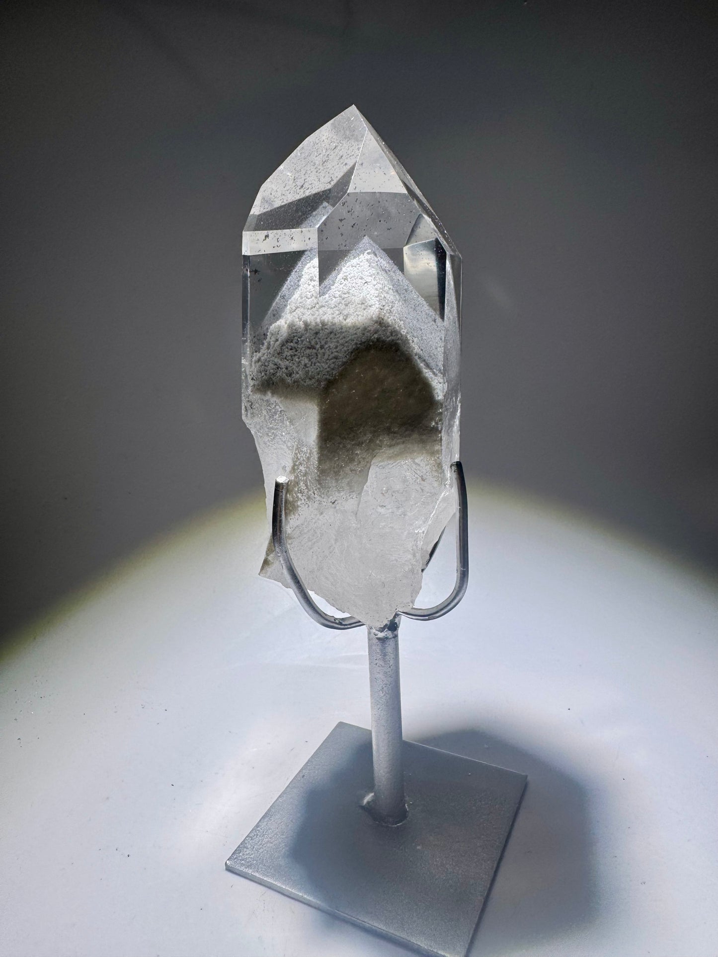 Black Phantom Lemurian Bergkristall 18 cm – Museumsqualität