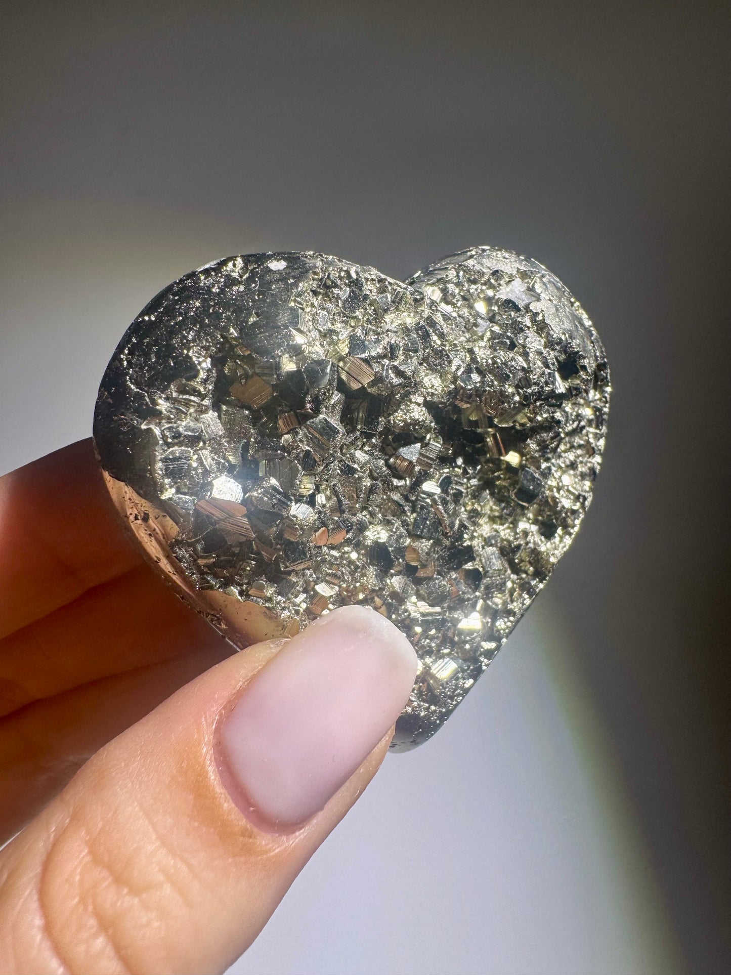 Goldglänzendes Pyritherz aus Peru – funkelnde, grosse Kristalle, Einzelstück in 1A Qualität, Erfolg & Wohlstand, kraftvoller Pyrit Kristall ✨