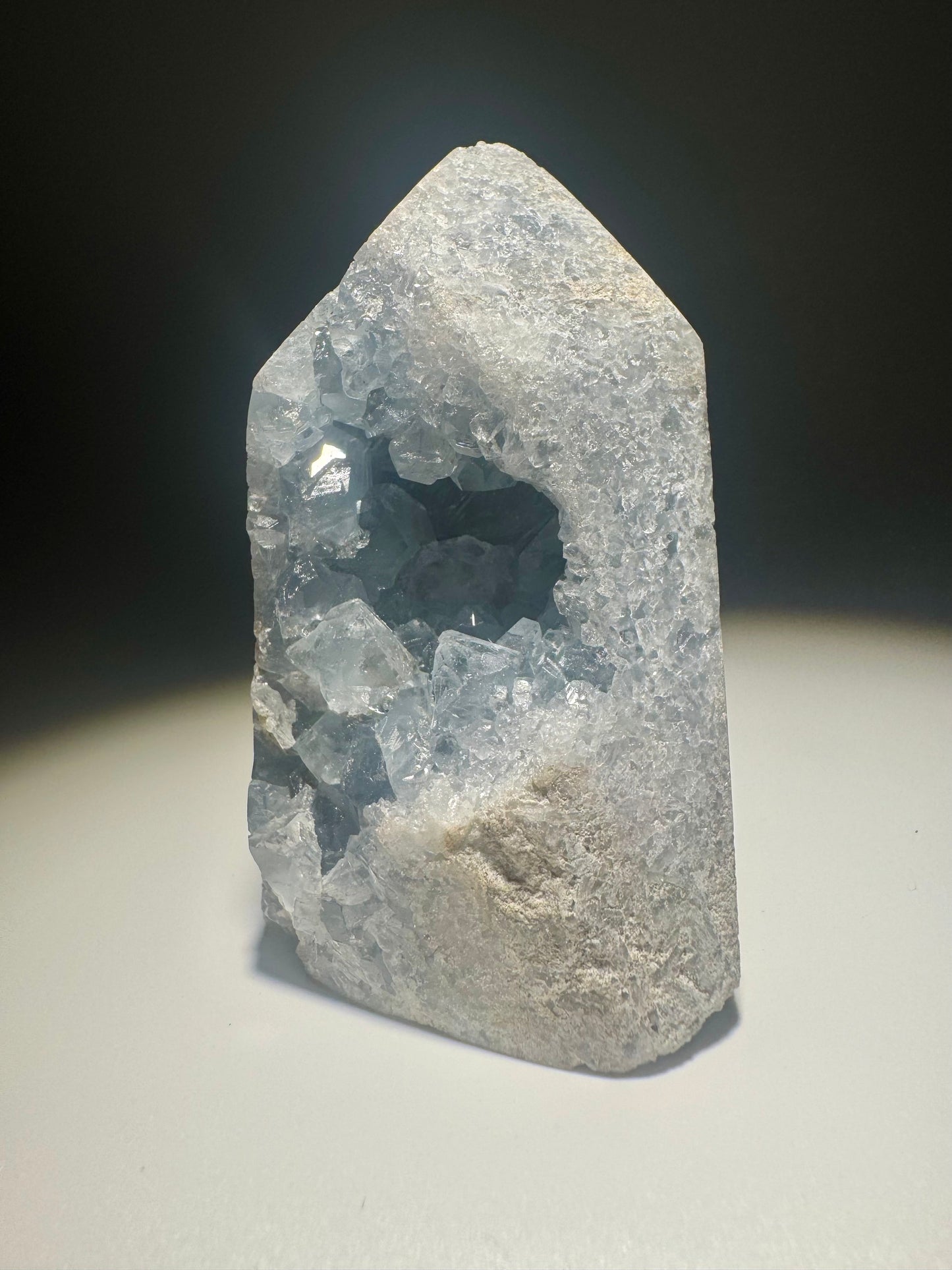 Celestin Spitze Madagaskar 7cm, klare hellblaue Kristalle, natürliche Energie