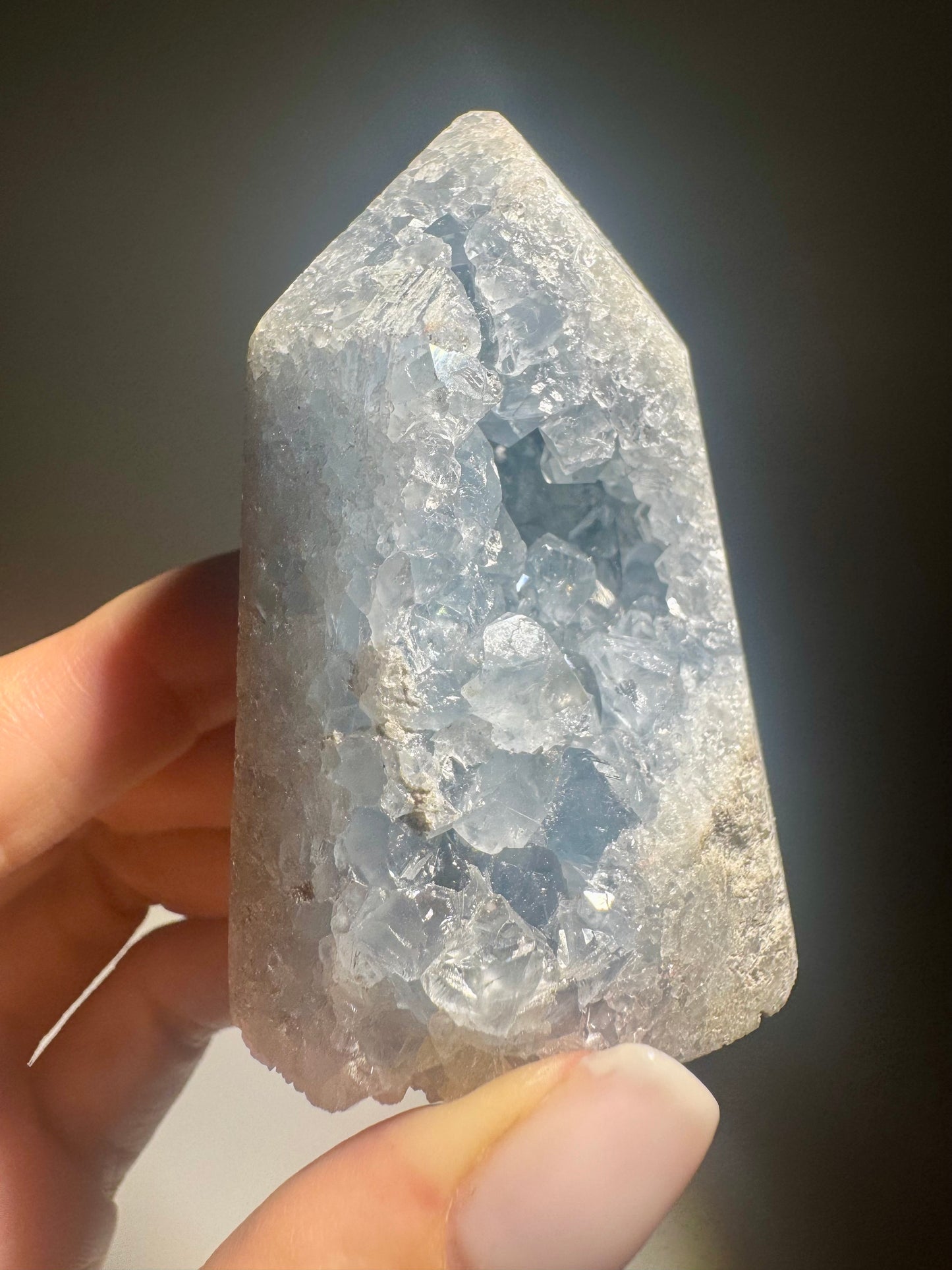 Celestin Spitze Madagaskar 7cm, klare hellblaue Kristalle, natürliche Energie